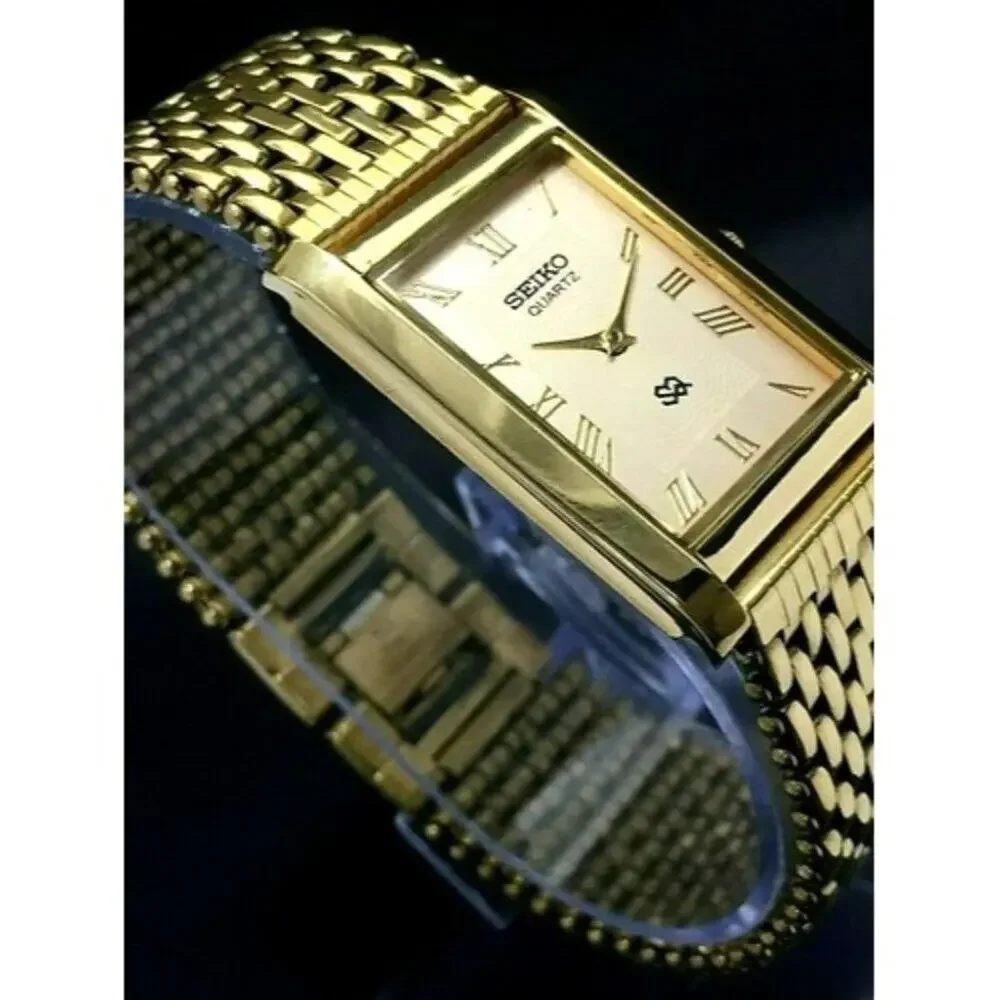 Vintage Style Seiko Quartz Mens Gold Watch & White accents W/ Metal Strap